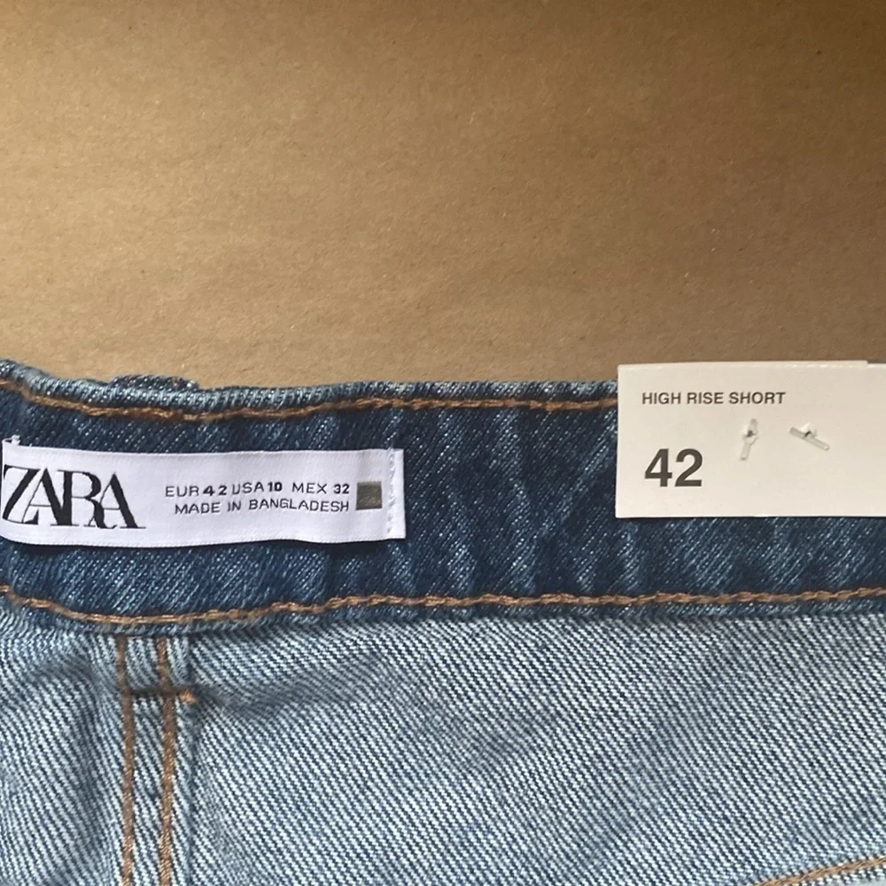 Zara Jean Shorts Raw Distressed Hem High Rise Dark Wash Size 10 - Picture 14 of 15